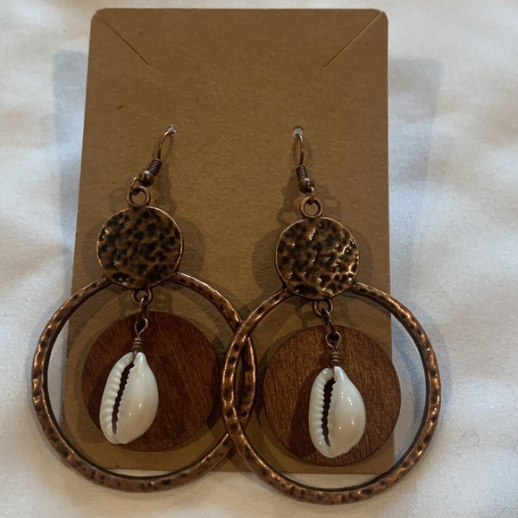 NWOT - Shell, Wood and Bronze Colored Dangle Hoop Earrings - Picture 14 of 17